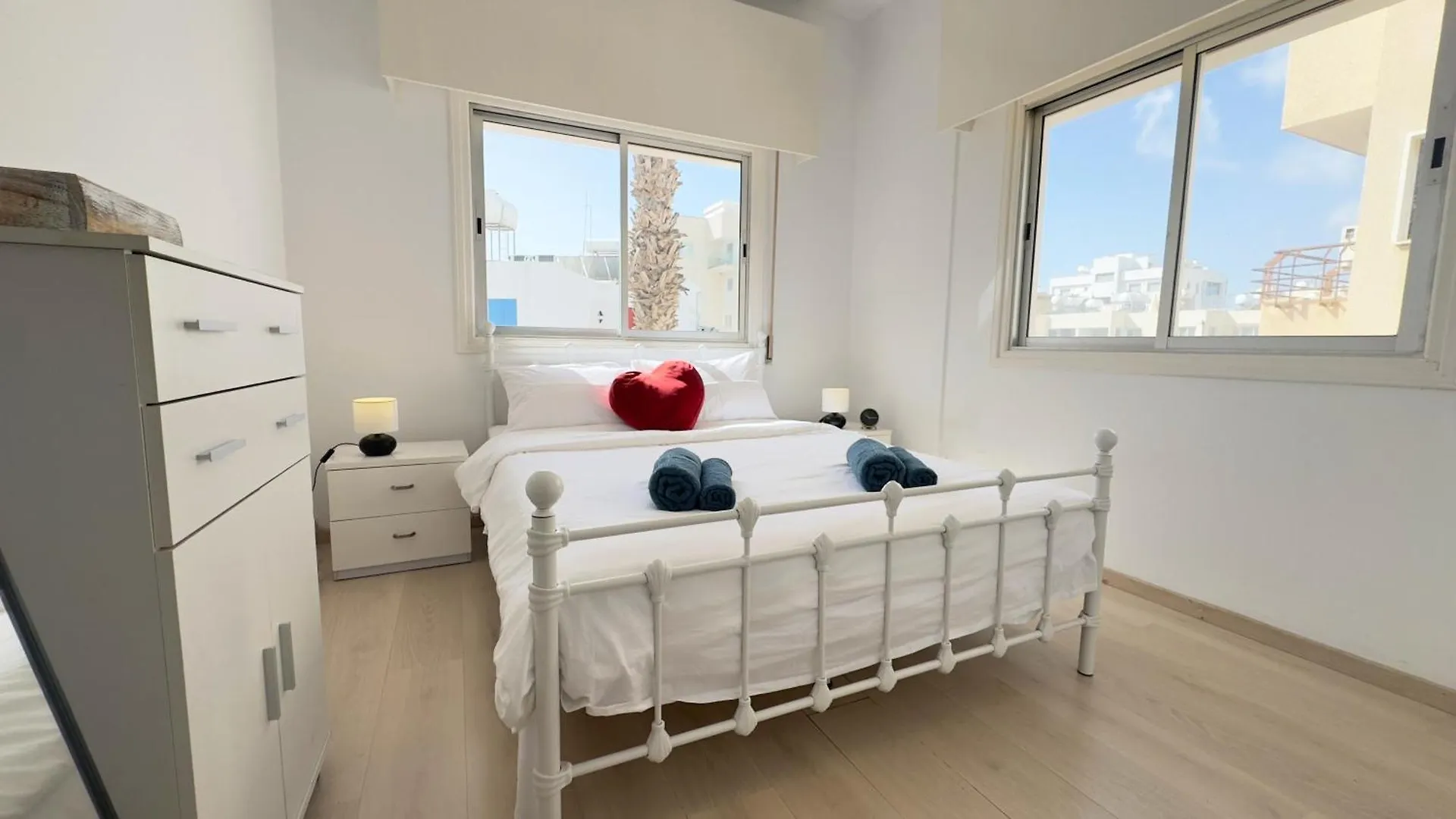 Hills 2Bdr Seaside Makenzy Larnaka Apartment 0*, Larnaca